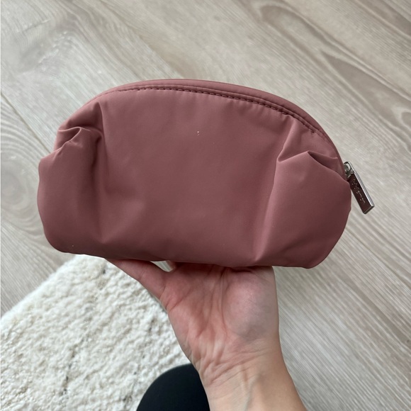 Lululemon cosmetic pouch - Picture 4 of 8